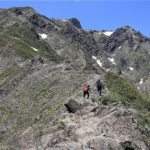 岩の斜面を登る / Nishiguro Ridge