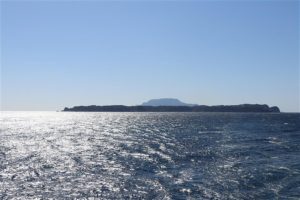 フェリーからの式根島 / Shikinejima from ferry